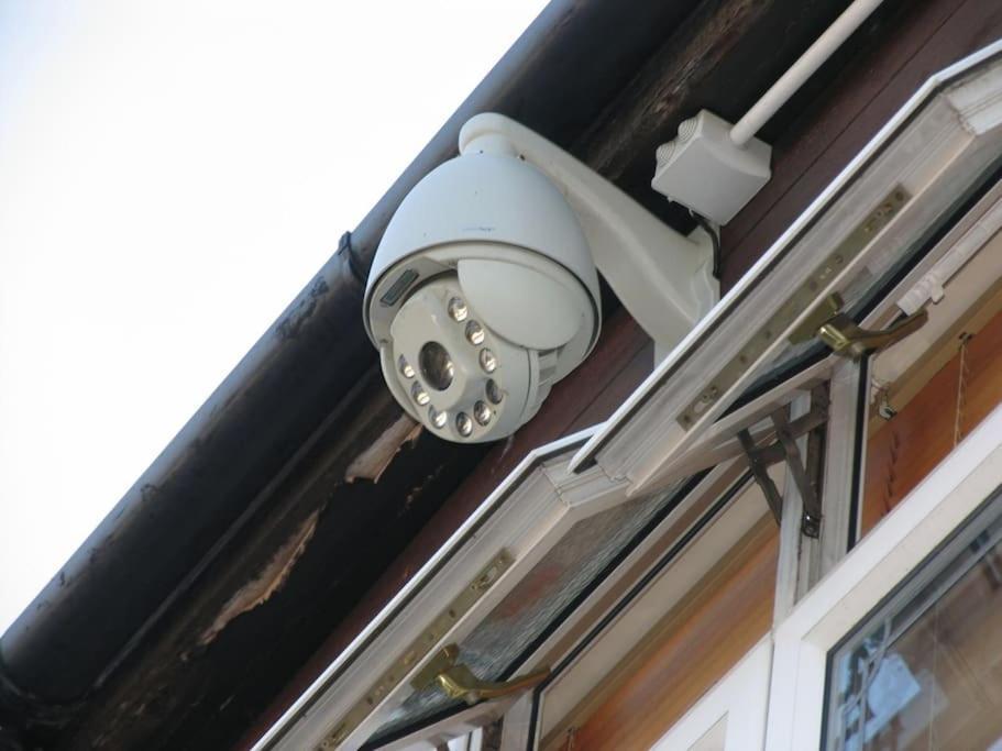 Modern Cosy Private Studio, Wifi, Ip-Tv, Must See Romford Exterior photo
